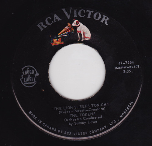 The Tokens - The Lion Sleeps Tonight (7", Single)