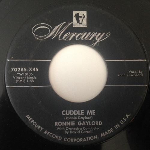 Ronnie Gaylord - Cuddle Me (7", Single)