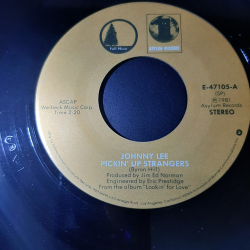 Johnny Lee (3) - Pickin' Up Strangers / Never Lay My Lovin' Down - Full Moon, Asylum Records - E-47105 - 7", Single, SP 1108800014