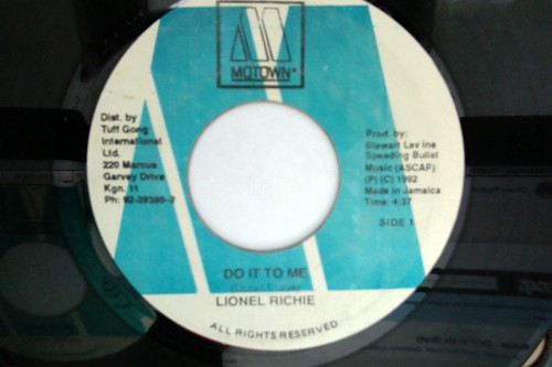 Lionel Richie - Do It To Me - Motown - none - 7", Single 1198603608