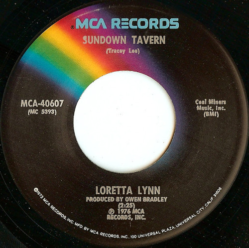 Loretta Lynn - Sundown Tavern / Somebody Somewhere (Don't Know What He's Missin' Tonight) (7")