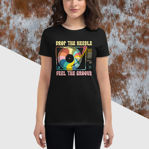 Women's short sleeve t-shirt "Feel the Groove" with BullTrax Logo Tag on Back