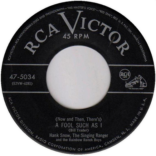Hank Snow, The Singing Ranger* And The Rainbow Ranch Boys - (Now And Then, There's) A Fool Such As I / The Gal Who Invented Kissin' (7", Single, Ind)