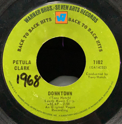 Petula Clark - Downtown / I Know A Place (7", Single, RE, Gre)
