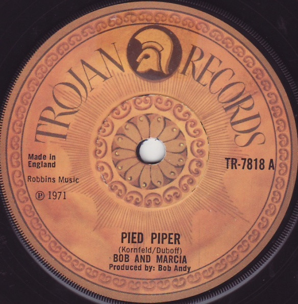Bob And Marcia* - Pied Piper (7", Single, Sol)