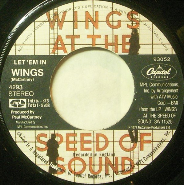 Wings (2) - Let 'Em In (7", Single, Win)