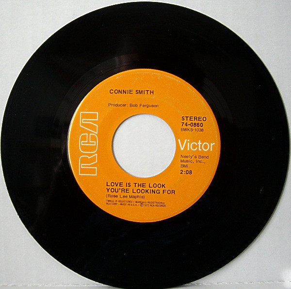 Connie Smith - Love Is The Look You're Looking For (7")