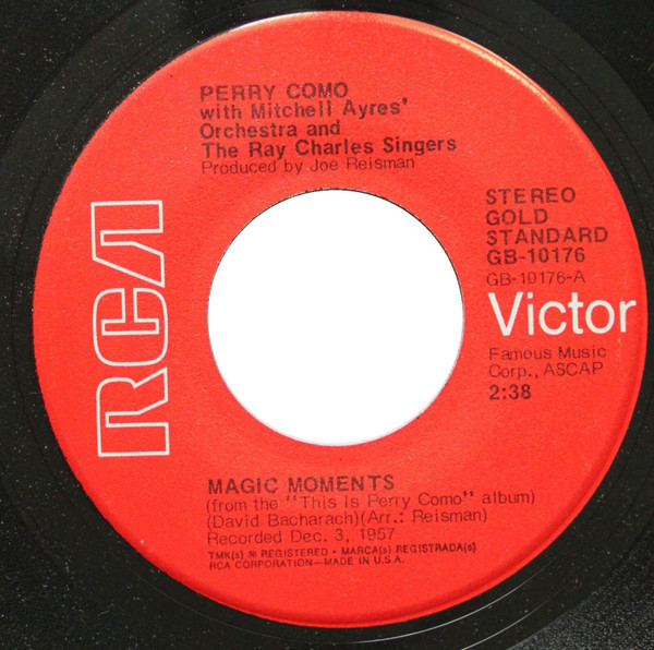 Perry Como - Magic Moments / Prisoner Of Love  (7", Single, RE)