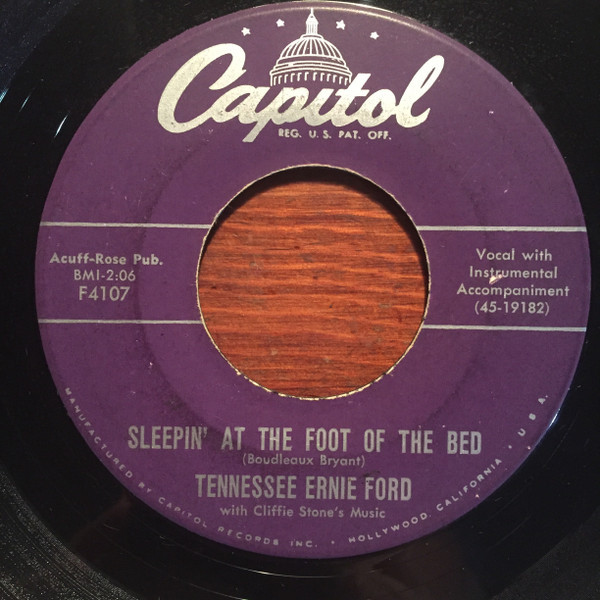Tennessee Ernie Ford - Sleepin' At The Foot Of The Bed / Glad Rags - Capitol Records - F4107 - 7" 1749025267