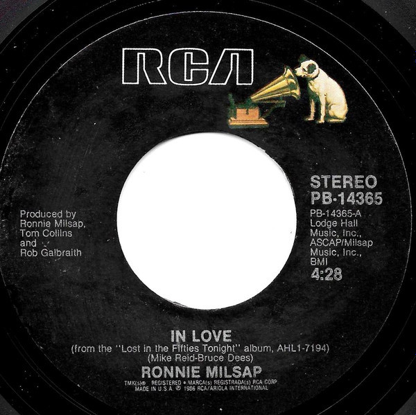 Ronnie Milsap - In Love / Old Fashioned Girl Like You (7", Styrene)