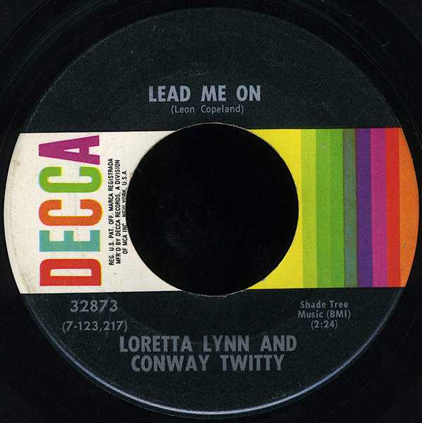 Loretta Lynn And Conway Twitty* - Lead Me On (7", Single, Glo)