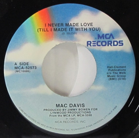 Mac Davis - I Never Made Love (Till I Made It With You)  / I Think I'm Gonna Rain (7", Single, Pin)
