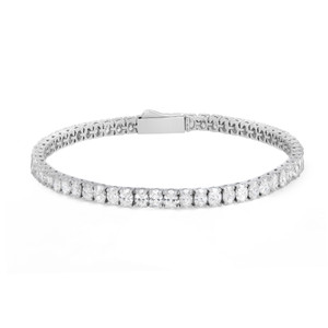 An image of a women's Rachel Koen bracelet with diamonds, displayed in a straight line at a slight angle to the camera, allowing a clear view of the individual diamonds and the clasp mechanism. The bracelet is positioned horizontally across the center of the frame, with the focus on the shimmering oval cut diamonds set in white gold bracelet, and the clasp situated on the right side. The shot is taken from a close distance, providing a detailed and unobstructed view of the jewelry piece.