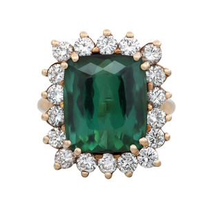 Front view of the yellow gold ring, featuring a rectangular antique cushion-cut green chrome tourmaline, surrounded by round brilliant-cut diamonds. 