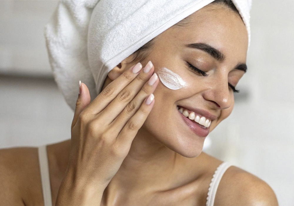 Servicio dermoestética facial en Farmacia Montserrat Tallada en Lloret de mar, Girona
