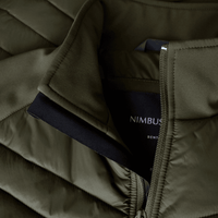 Detailled image of a zipper on a green vest