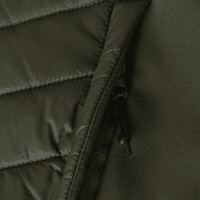 Detailled image of a pocket zipper on a green vest