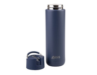 A drink bottle in navy blue with a stainless steel lid and a handle, featuring a logo.