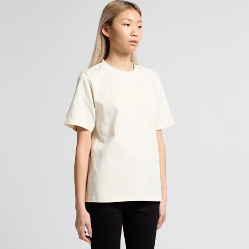 A light cream t-shirt with short sleeves and a relaxed fit, featuring a brand logo. A light cream t-shirt with short sleeves and a relaxed fit, featuring a brand logo.