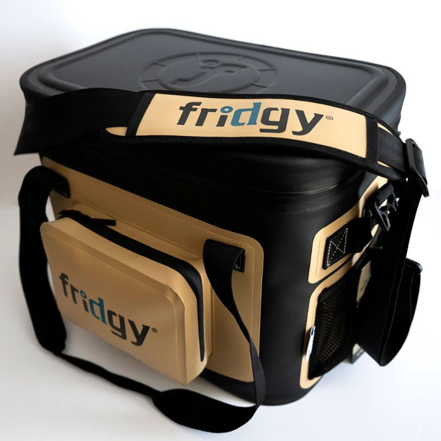 Fridgy insulated cooler bag with shoulder strap, beige and black.