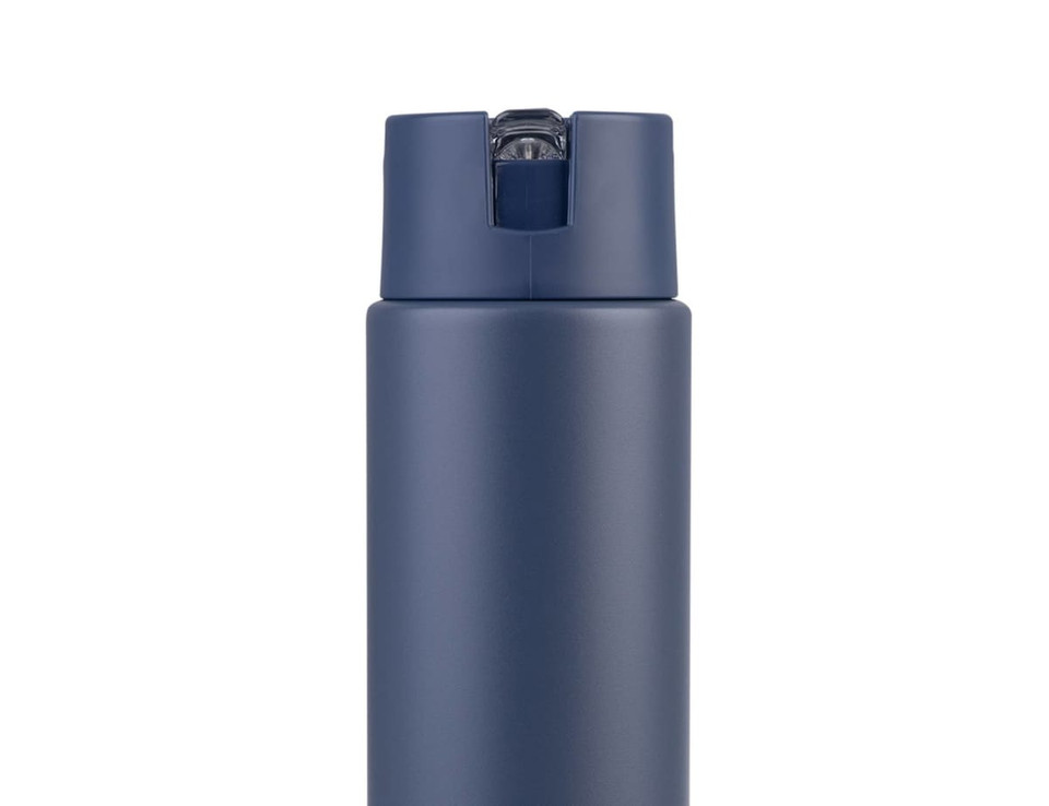 A drink bottle in a navy blue colour, featuring a sleek design and a functional lid. It has a logo on the side.