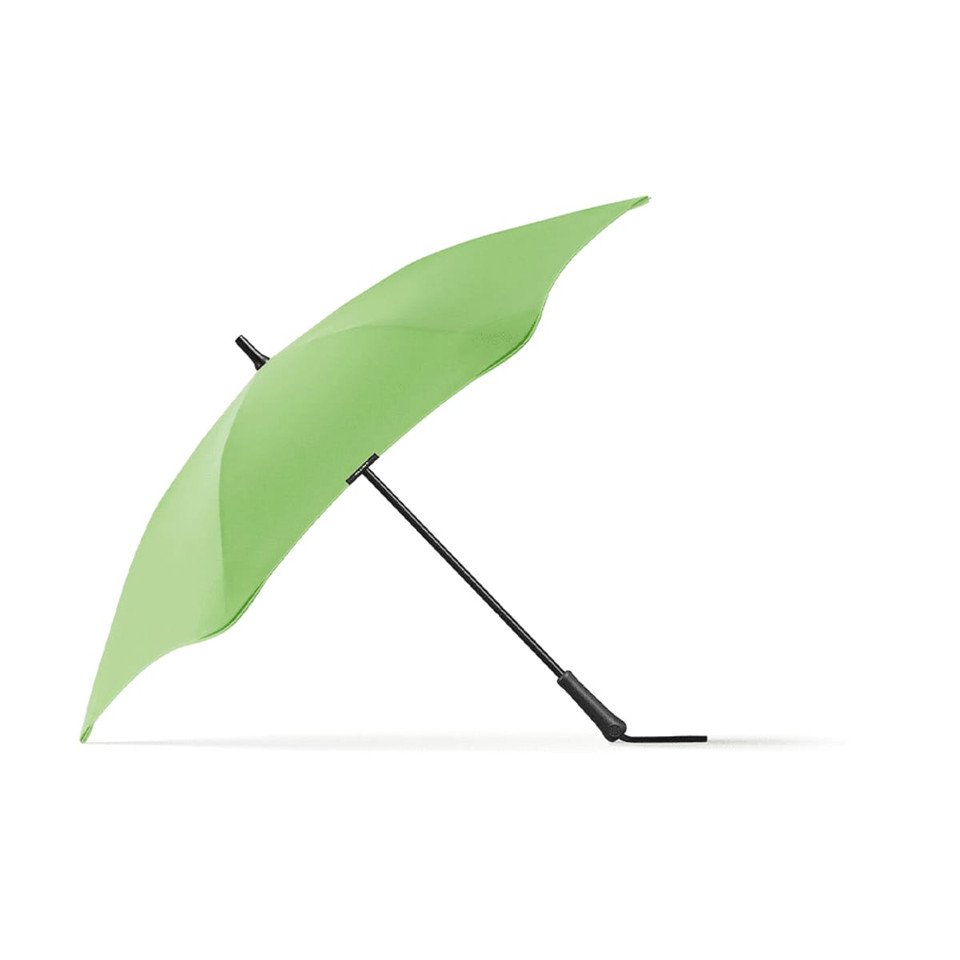 A green BLUNT Classic Umbrella with a curved canopy and a black handle, featuring a branding logo.