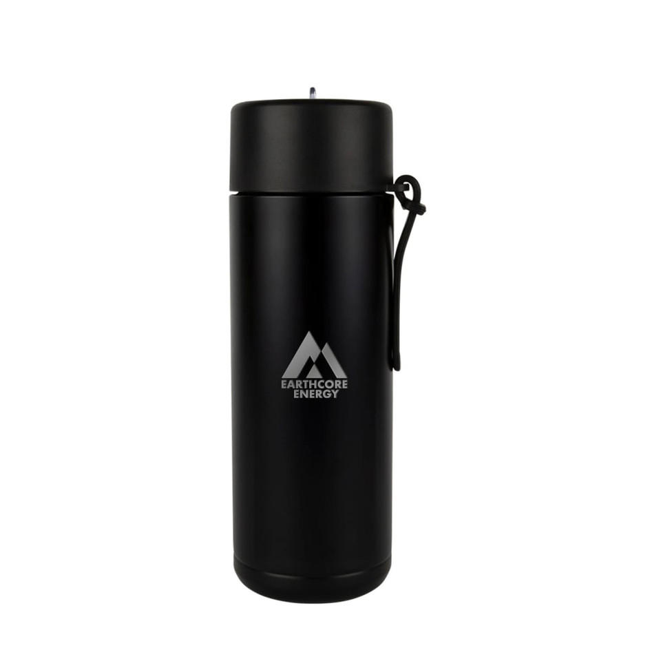 A drink bottle in matte black with a carry strap and a logo. Suitable for holding 600ml of liquid.