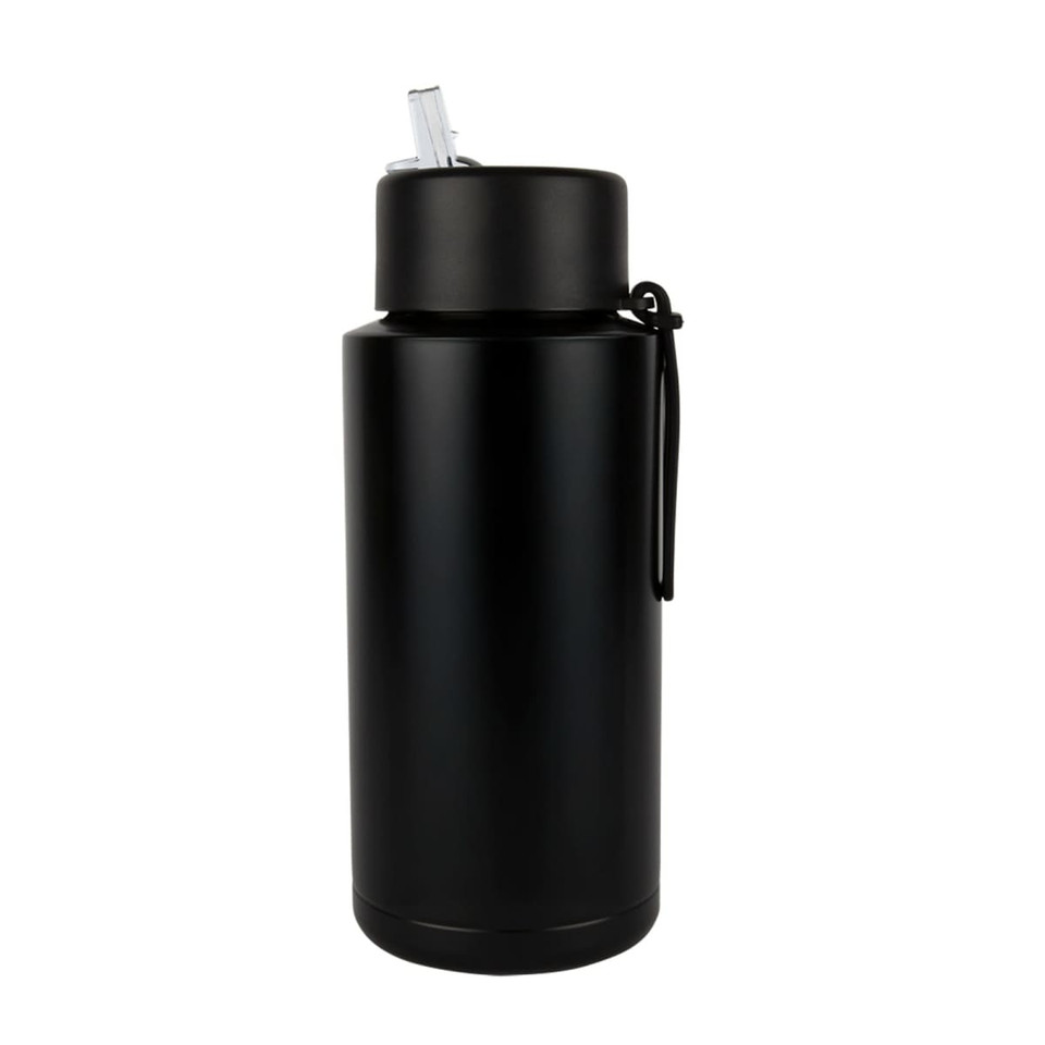 A drink bottle in matte black with a straw lid and attached carrying handle, featuring branding.