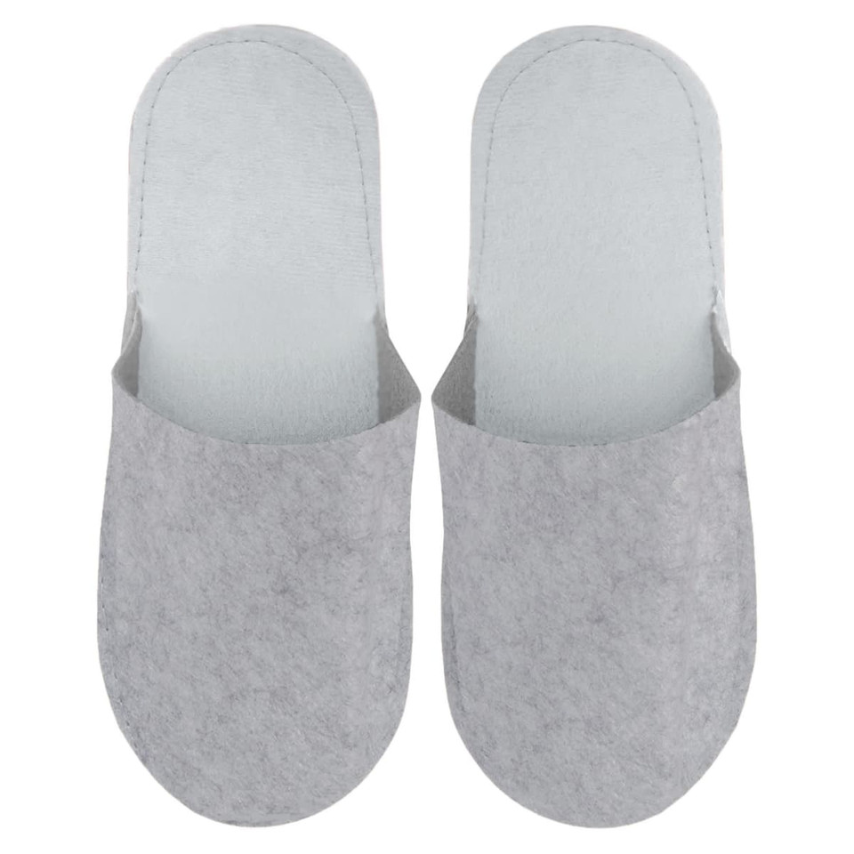 Felt slippers in light grey with a simple design and soft texture, featuring a logo on one slipper.