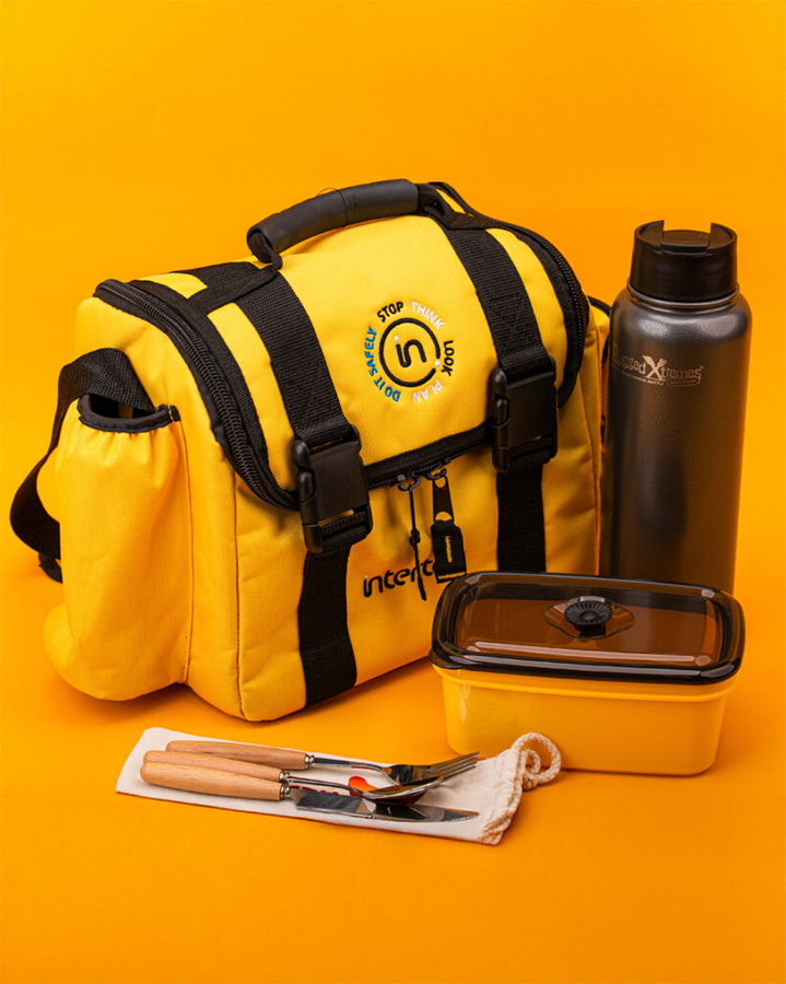 Rugged xtremes lunch bag and items