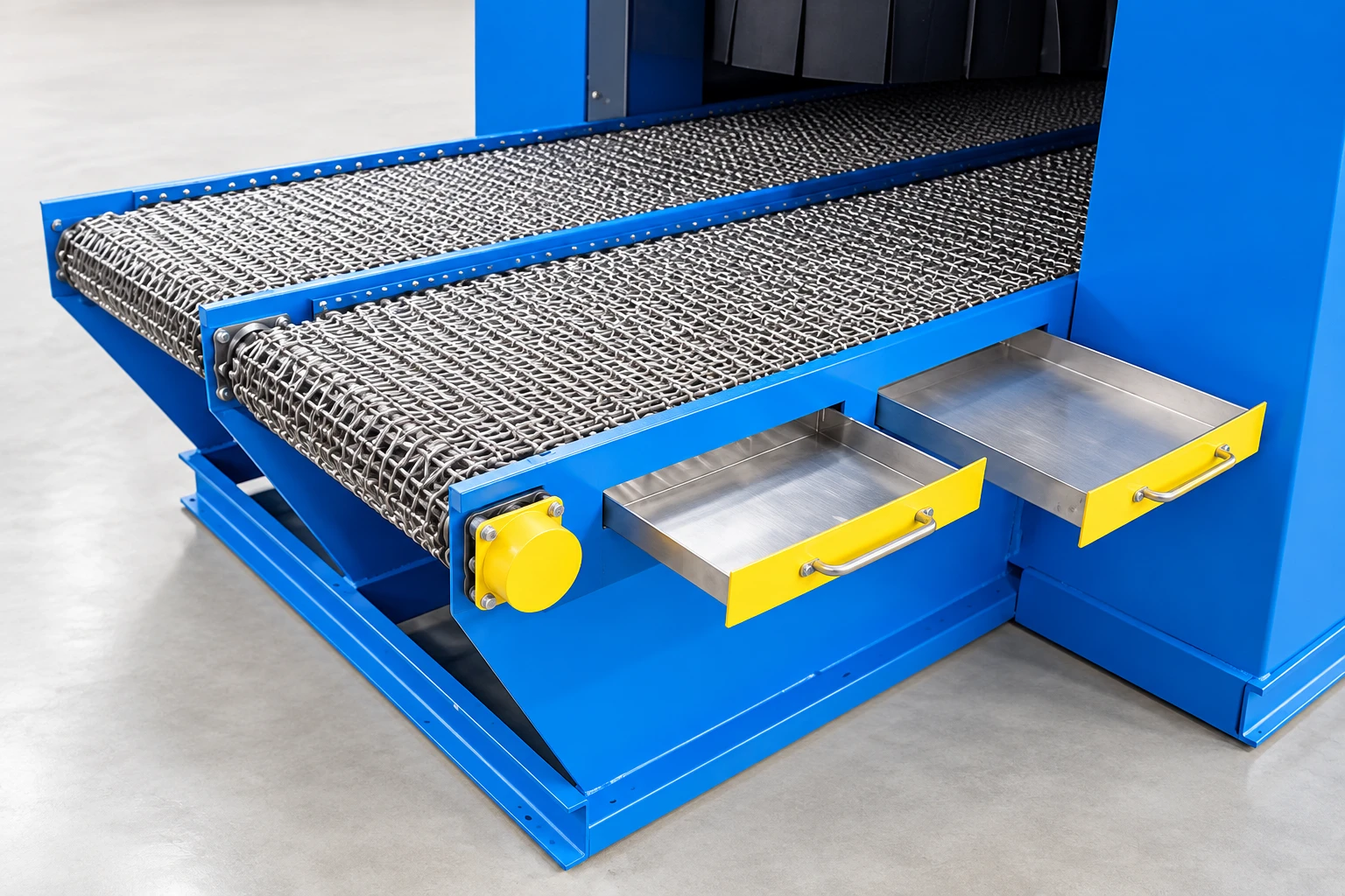 Industrial silver mesh belt conveyor integrated with blue finishing equipment