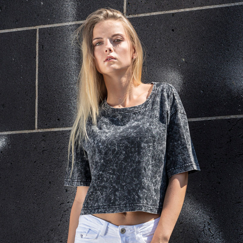 Women's acid washed cropped tee