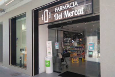 Facahda de la Farmacia del Mercat en Paiporta, Valencia