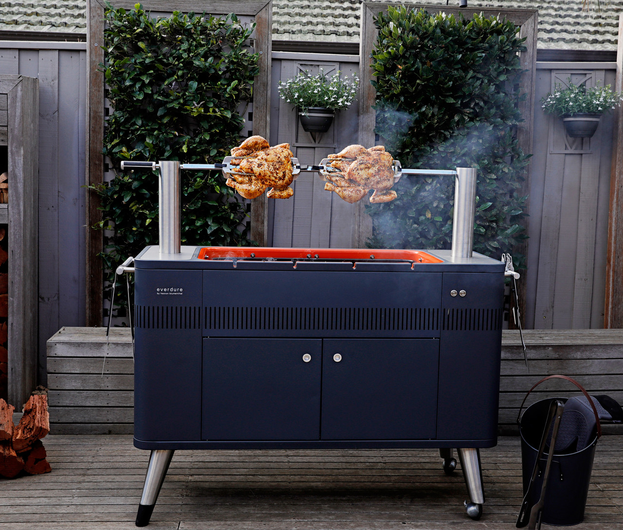 HUB Charcoal BBQ Everdure by Heston Blumenthal The BBQ King One