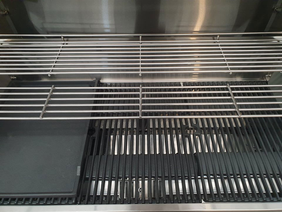 Crossray Outdoor Kitchen 4 Burner BBQ, Single fridge and Double