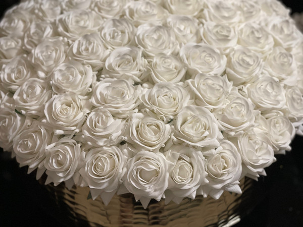 Large Roberi with Roses