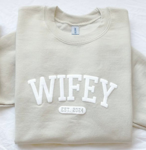Wifey shirt, Personalized Wifey Sweatshirt, Wedding Gift, Gift for Bride, Unique Bridal Shower Gift, Newlywed Honeymoon Present Wifey shirt, Personalized Wifey Sweatshirt, Wedding Gift, Gift for Bride, Unique Bridal Shower Gift, Newlywed Honeymoon Present
