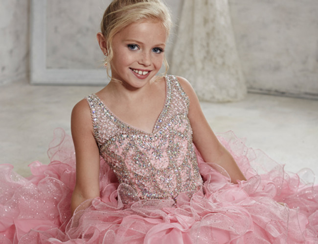 Help Your Darling Daughter Choose the Best Sequin Pageant Dresses!