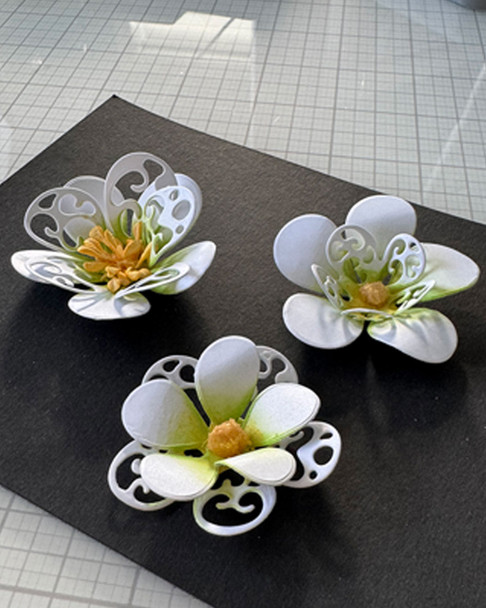Pretty Flower Flourish card making crafting cutter die set