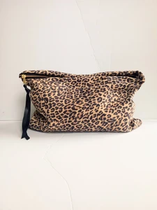 BIG GIRL KELLEY CLUTCH / LEOPARD