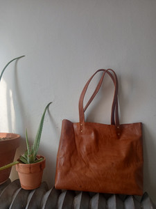 MIDI LEATHER TOTE/COGNAC