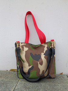 CAMO POP TOTE/ NEON RED + BLACK