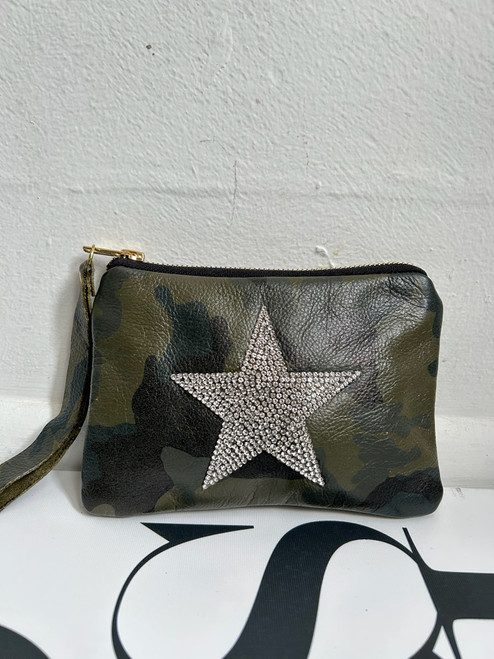 STAR STUDDED CAMO WRISTLET STAR STUDDED CAMO WRISTLET