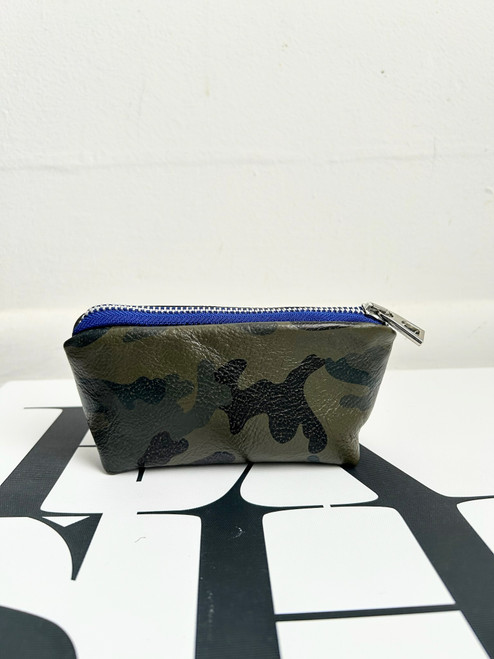 BLUE ZIP CAMO POUCH