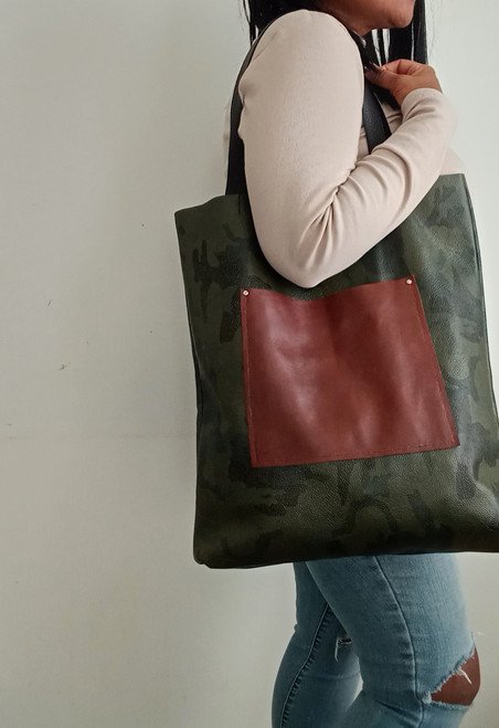 CAMO LAPTOP TOTE
