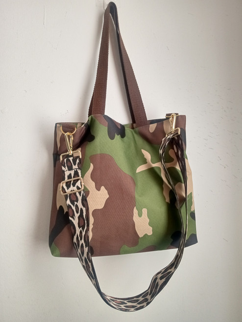 CAMO POP TOTE/CHOCOLATE + PAW PRINT