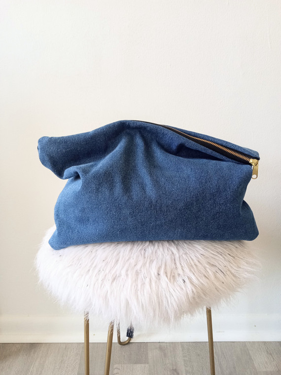 BIG GIRL KELLEY CLUTCH /DENIM