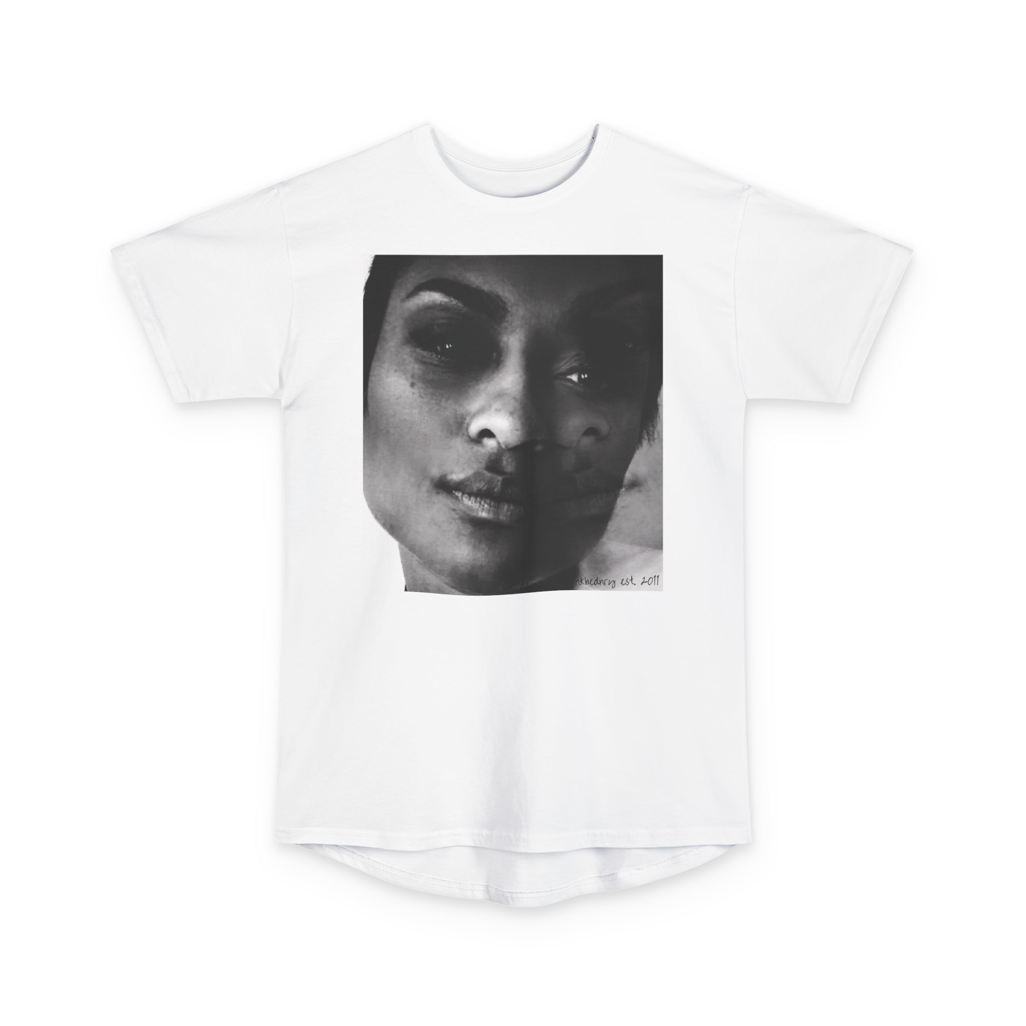 SHE DAYDREAMS: