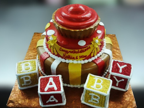 Approximate Servings 100. Sizes 7", 10" & 14". The baby blocks are edible as well and are part of the servings count.  This jumbo cupcake themed baby shower cake is a great choice no matter the theme of your special day.