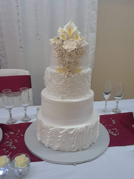Calla Lily and Roses Wedding Cake (Model# 24009)